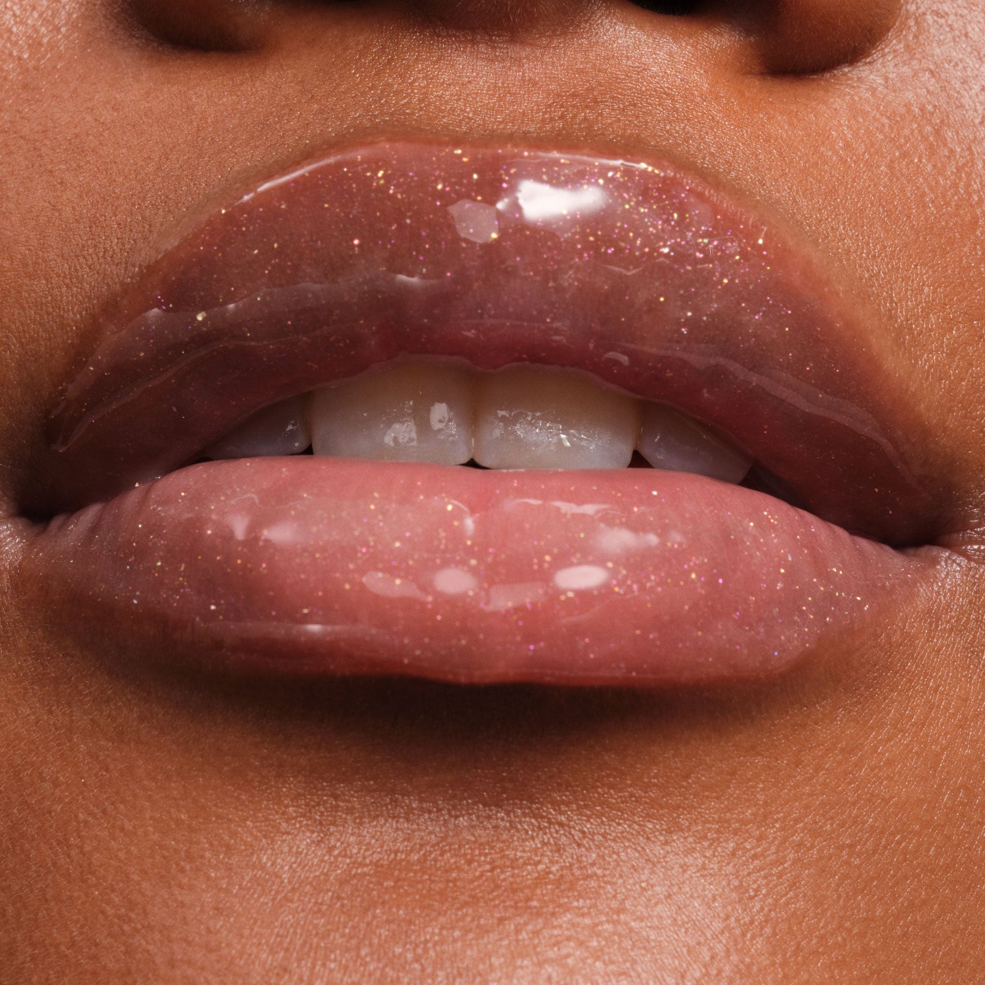 phyto-glow-lip-balm-shimmer-stardust-q1 NATR-10131-Phyto-Glow-Lip-Hover-Stardust.jpg